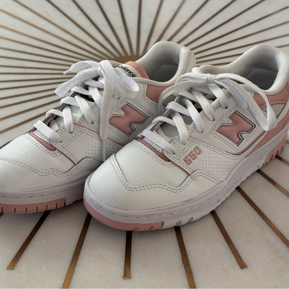 🆕 New Balance 550 Women's White and Light Pink Sneakers, US 7 / EU 37.5 - Picture 10 of 16